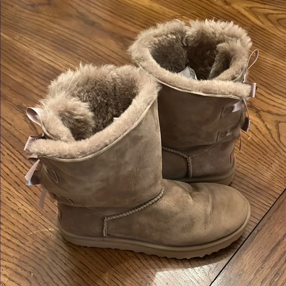 Ugg Bailey Tan Boots,‎ size 8